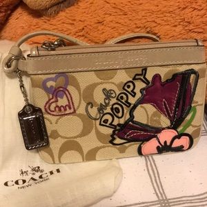 ❣️SOLD❣️ Coach poppy wristlet